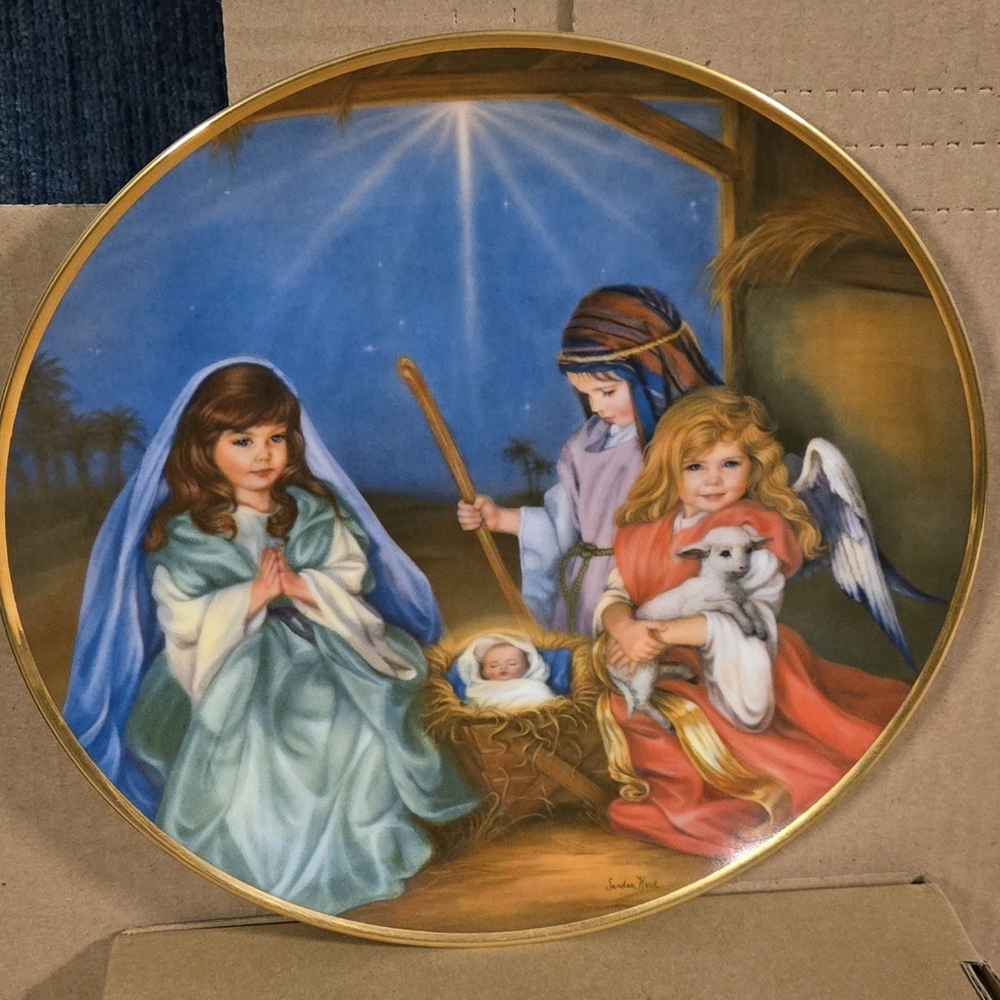 Silent Night Christmas Pageant Plate Collection